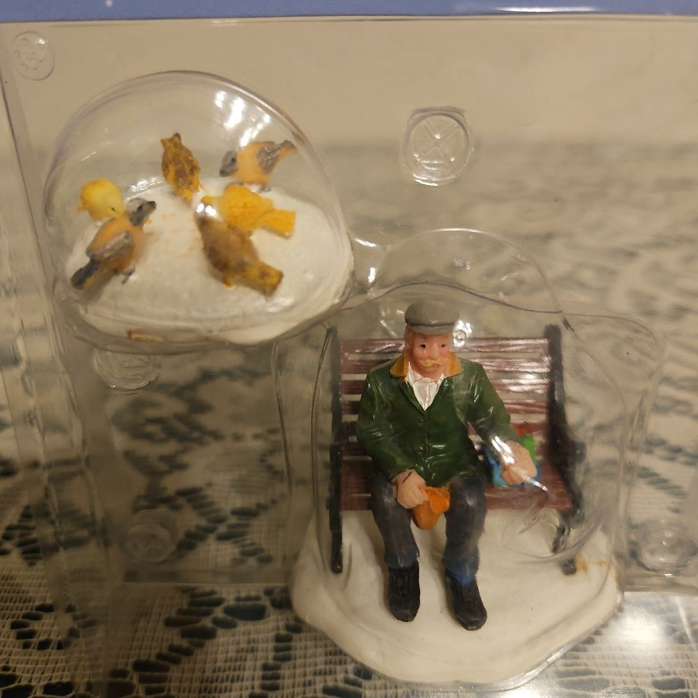Carole Towne Feeding Pigeons Figurine Village Accessories - Picture 2 of 4